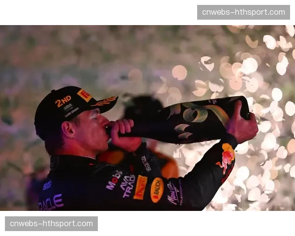 维斯塔潘驾驶红牛RB22测试新规赛车，对福特动力单元合作表示期待